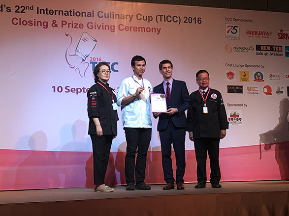 2016年9月　Thailand`s International Culinary Cup 2016(TICC)（タイ王国・バンコク） Live部門(団体戦)金メダル受賞　個人戦金メダル　銀メダル　銅メダル