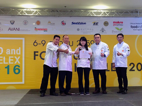 2016年10月   Thailand`s junior Chef Championship Food and Hotelex 2016 (タイ王国・コーンケン)  Live部門（個人戦）金メダル　Champion Winnerトロフイー受賞 銀メダル